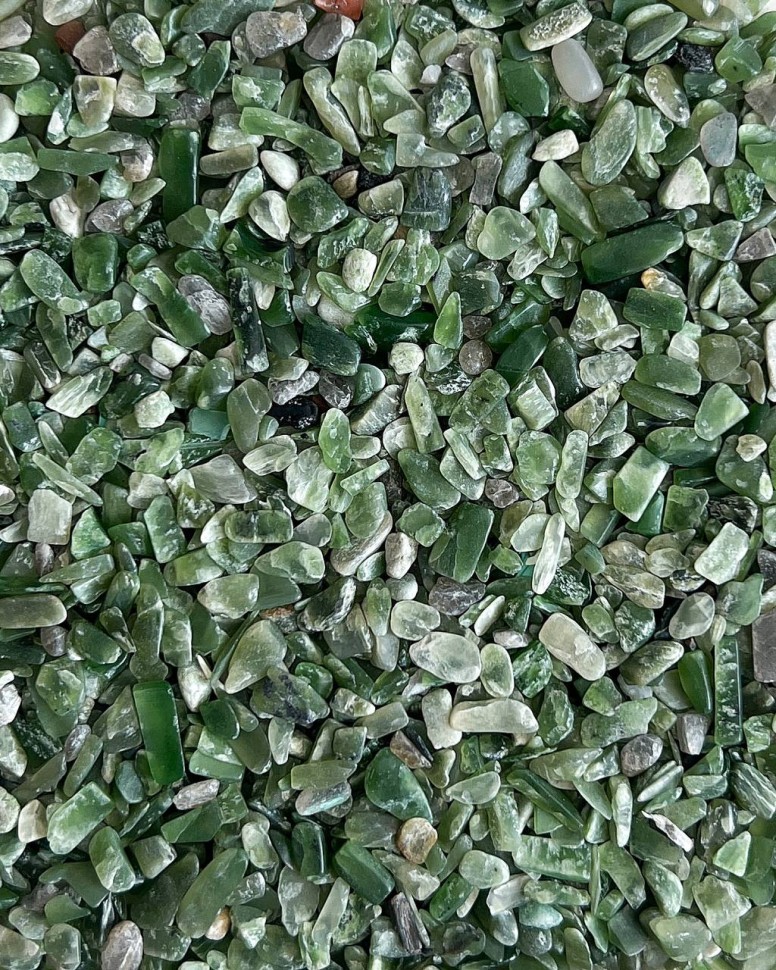 Нефрит темно-зеленый 3-5 мм
